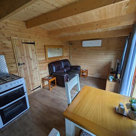 Cosy Cabin Stock ภายนอก รูปภาพ