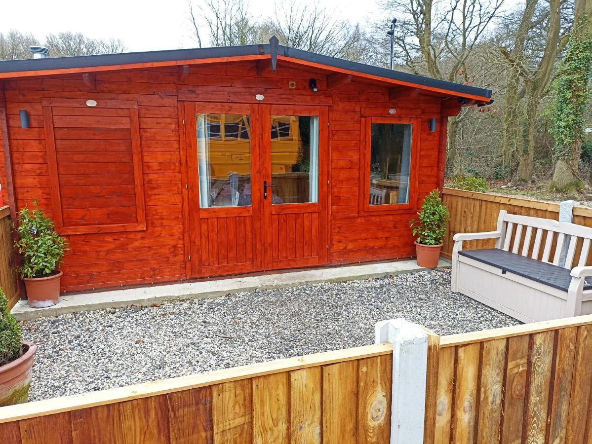 Cosy Cabin Stock ภายนอก รูปภาพ