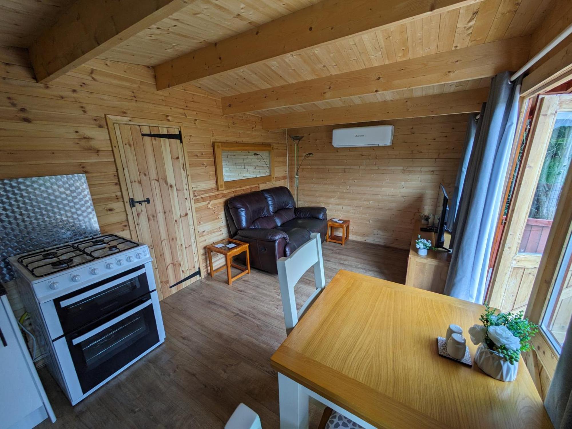 Cosy Cabin Stock ภายนอก รูปภาพ